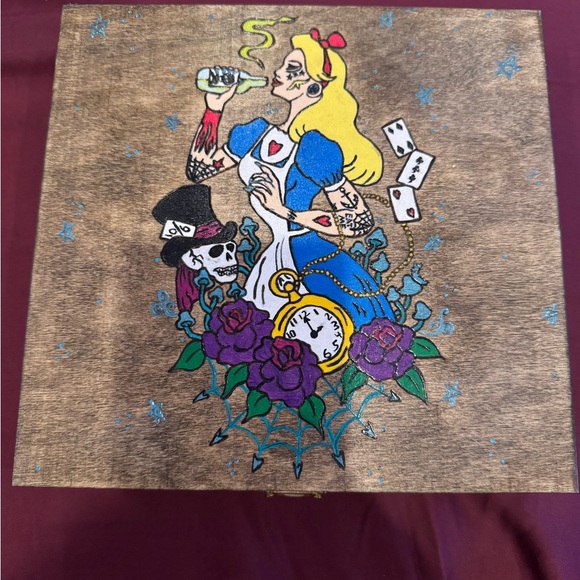 Alice in Wonderland jewelry box. - Picture 1 of 3